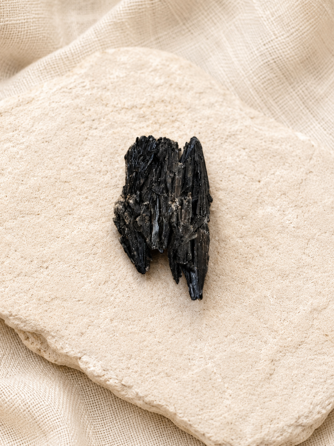 Cianita Negra - 50gr 1 #3 Cianita Negra - 50gr 1 #3